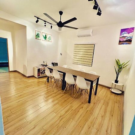 Raees Homestay Kampong Tanjong Minyak Exteriör bild