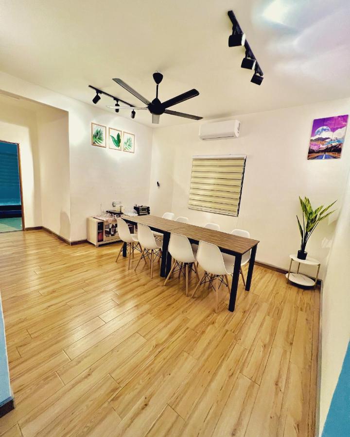 Raees Homestay Kampong Tanjong Minyak Exteriör bild