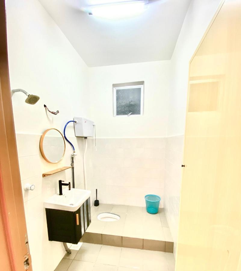 Raees Homestay Kampong Tanjong Minyak Exteriör bild