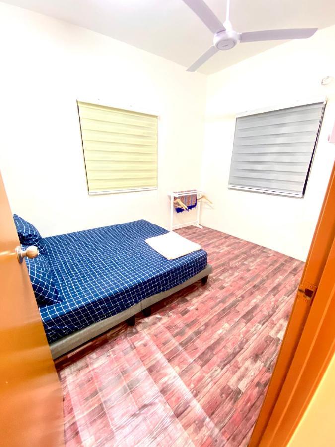 Raees Homestay Kampong Tanjong Minyak Exteriör bild