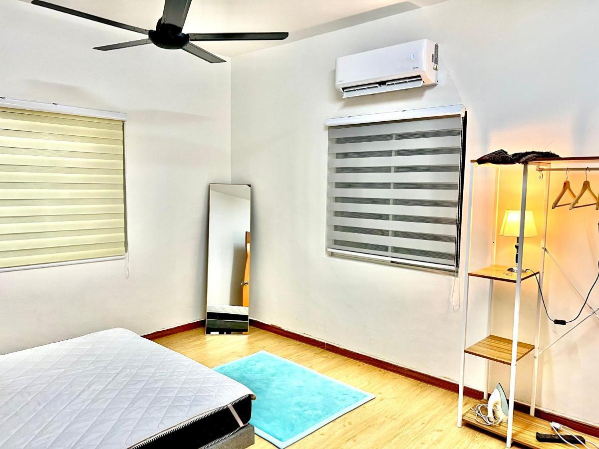 Raees Homestay Kampong Tanjong Minyak Exteriör bild
