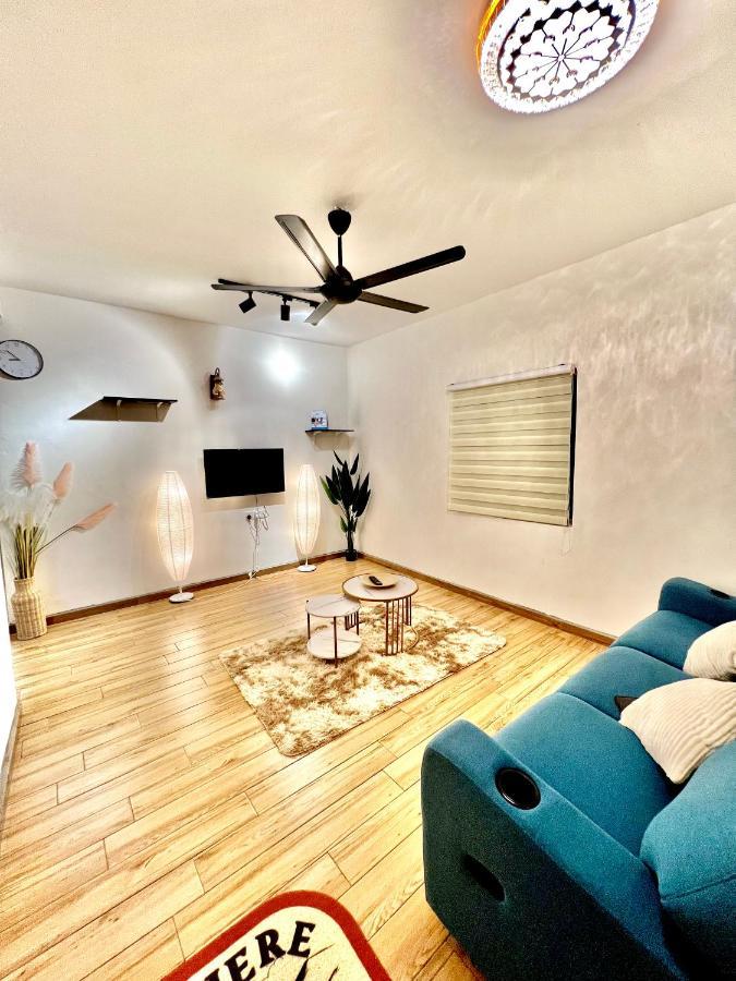Raees Homestay Kampong Tanjong Minyak Exteriör bild