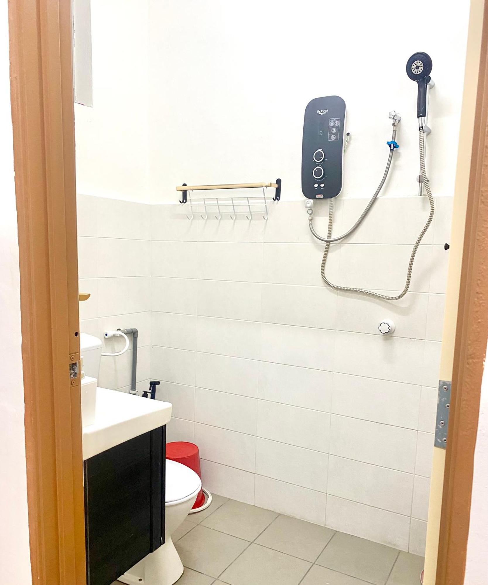 Raees Homestay Kampong Tanjong Minyak Exteriör bild