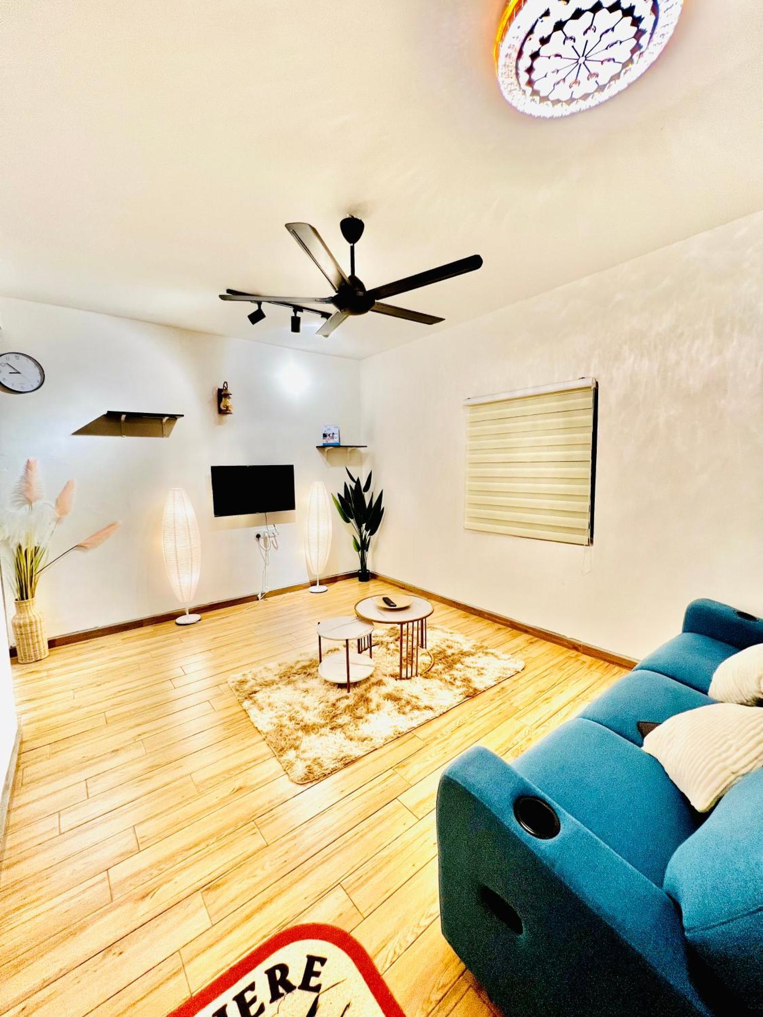 Raees Homestay Kampong Tanjong Minyak Exteriör bild
